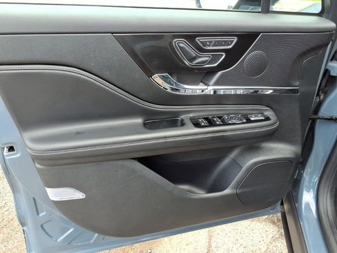 Used 2025 Lincoln Corsair Reserve AWD/4WD image 13