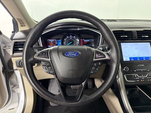 Used 2020 Ford Fusion SE FWD image 12