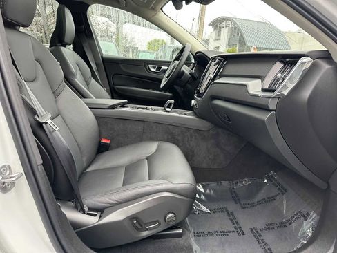 Used 2025 Volvo XC60 B5 Core w/ Protection Package Premier image 10