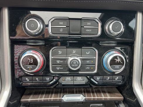 Used 2024 GMC Yukon XL Denali AWD/4WD image 13