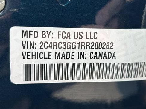 Used 2024 Chrysler Pacifica Limited AWD/4WD image 32