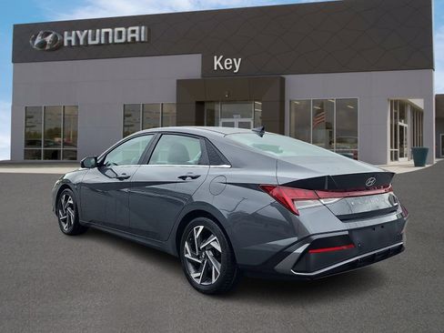 Certified 2024 Hyundai Elantra Limited FWD image 5