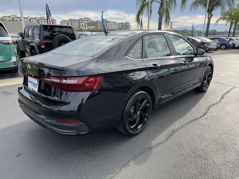 Used 2025 Volkswagen Jetta SE image 10