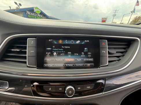 Used 2019 Buick Enclave Essence AWD/4WD image 25