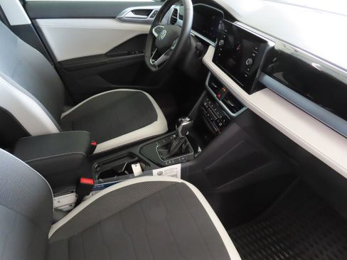 New 2025 Volkswagen Taos SE image 25