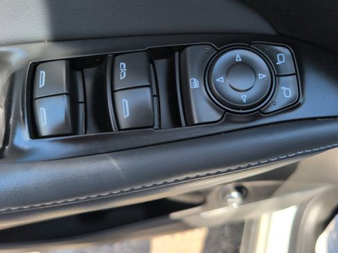 Used 2024 Buick Enclave Essence w/ Experience Buick Package FWD image 21