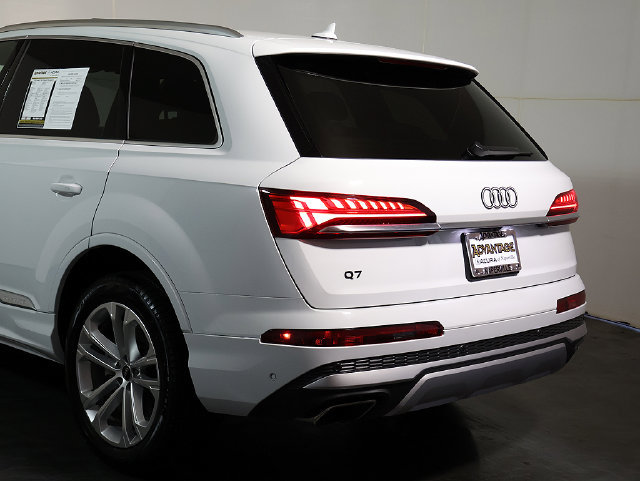 Used 2025 Audi Q7 3.0T Premium Plus w/ Premium Plus Package AWD/4WD image 11