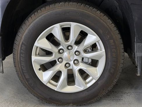 Used 2023 Chevrolet Silverado 1500 Custom AWD/4WD image 9