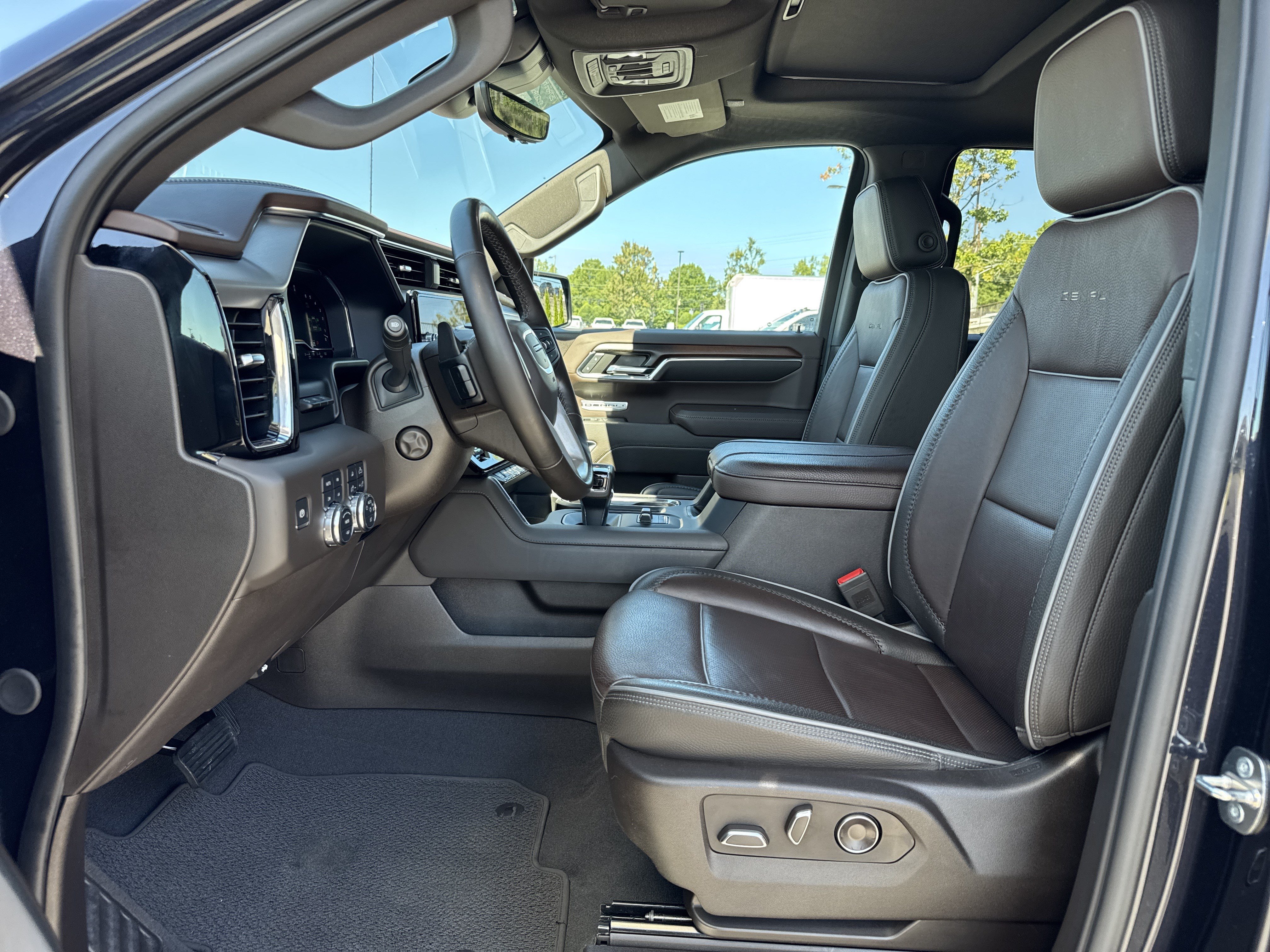 Used 2024 GMC Sierra 1500 Denali w/ Denali Reserve Package AWD/4WD image 17