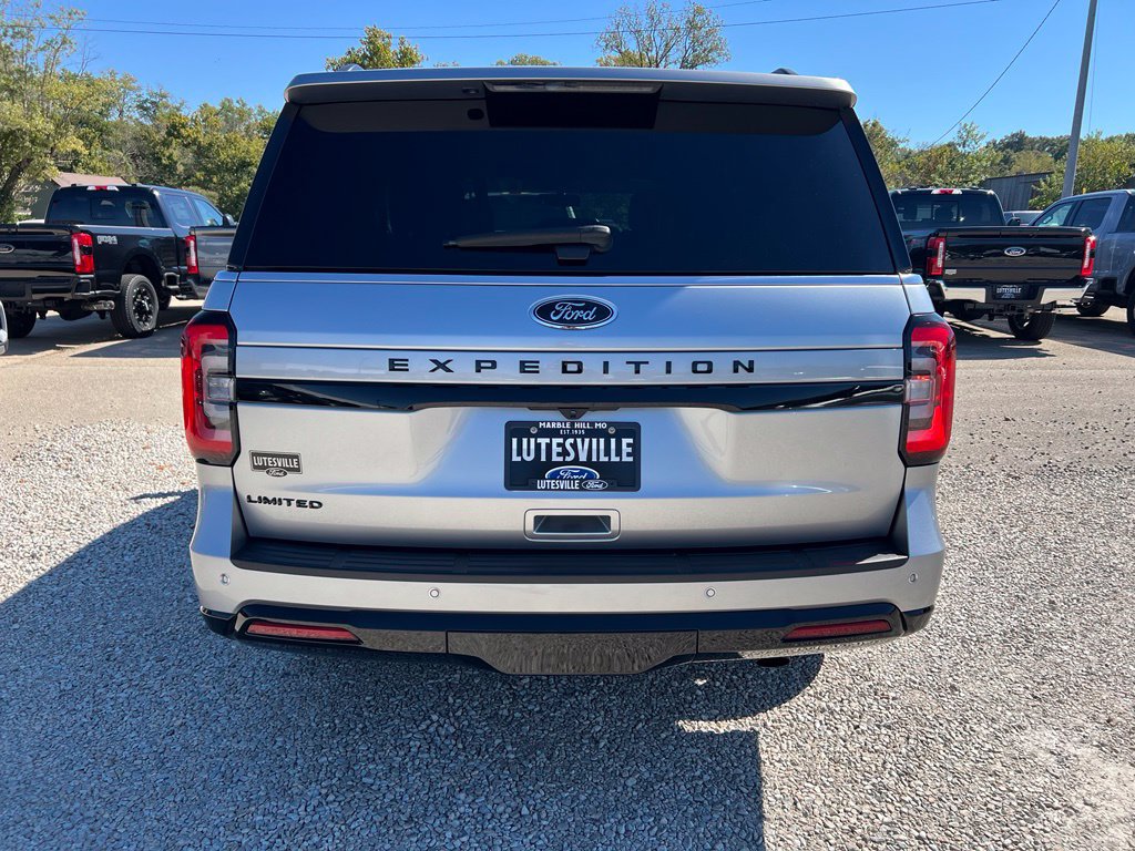 Used 2022 Ford Expedition Limited AWD/4WD image 7