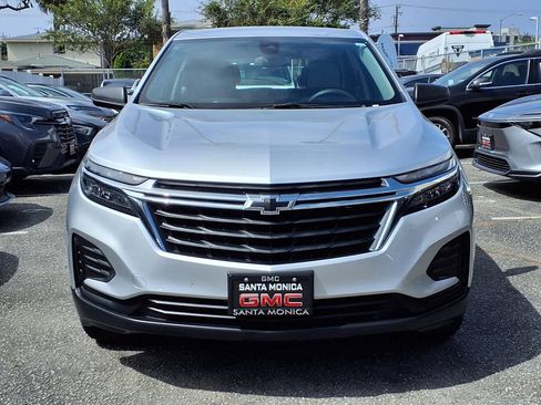 Used 2022 Chevrolet Equinox LS FWD image 2