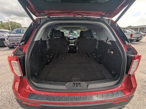 Used 2022 Ford Explorer XLT w/ Equipment Group 202A RWD image 14