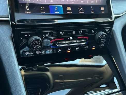 Certified 2022 Jeep Grand Cherokee Limited 4xe w/ Luxury Tech Group II AWD/4WD image 21