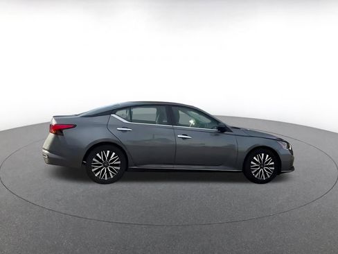 Used 2025 Nissan Altima 2.5 SV image 12