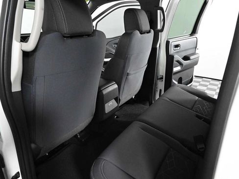 Used 2025 Nissan Frontier SV RWD image 12