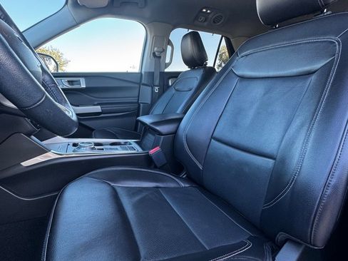 Used 2022 Ford Explorer Limited w/ Equipment Group 301A image 10