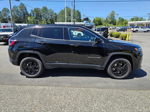 Used 2025 Jeep Compass Sport AWD/4WD image 6
