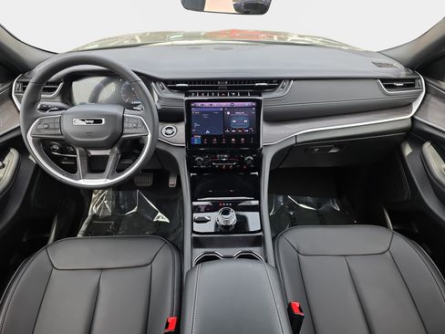 Used 2025 Jeep Grand Cherokee L Limited image 9