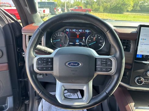 Used 2022 Ford Expedition Limited image 14