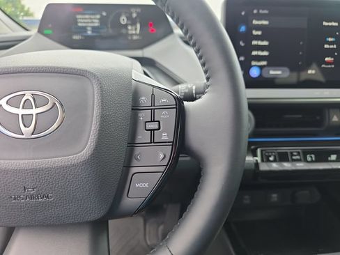 Used 2025 Toyota Prius FWD image 20