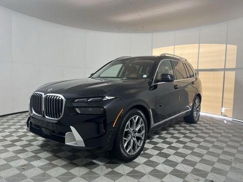 Used 2024 BMW X7 xDrive40i w/ Premium Package image 3