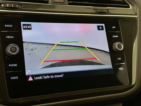 Used 2022 Volkswagen Tiguan SE image 23