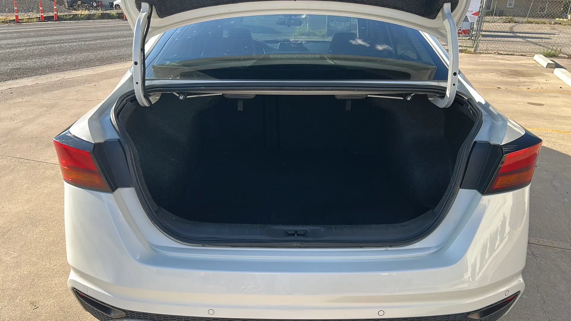 Used 2020 Nissan Altima 2.5 SR FWD image 24