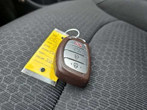 Used 2017 Hyundai Elantra Value Edition w/ Cargo Package FWD image 13