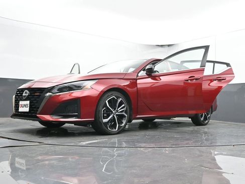 Used 2024 Nissan Altima 2.5 SR w/ SR Premium Package image 73