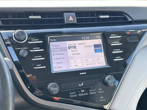 Used 2020 Toyota Camry SE w/ Cold Weather Package image 29