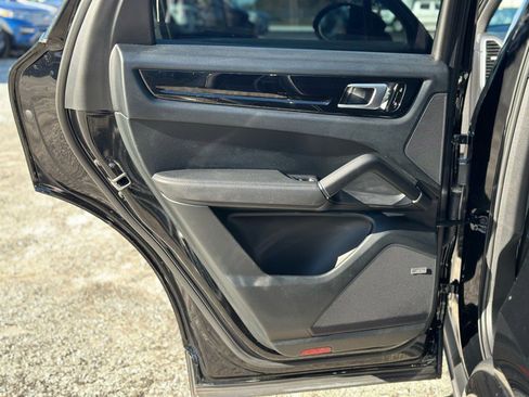 Used 2019 Porsche Cayenne E-Hybrid image 20