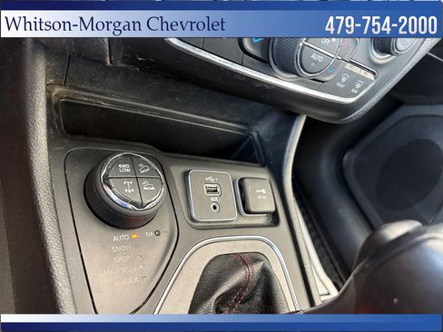 Used 2020 Jeep Cherokee Trailhawk w/ Comfort/Convenience Group AWD/4WD image 27