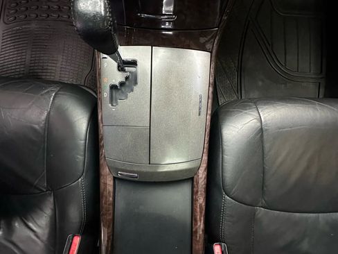 Used 2012 Toyota Avalon Limited image 19