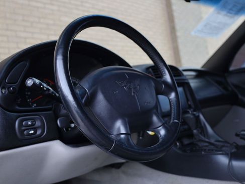 Used 2000 Chevrolet Corvette Coupe w/ Memory Pkg RWD image 20