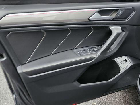 Used 2022 Volkswagen Tiguan SE R-Line image 25