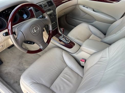 Used 2004 Lexus ES 330 FWD image 4