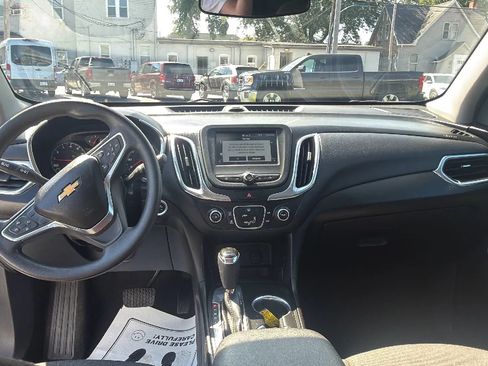 Used 2018 Chevrolet Equinox LT FWD image 11