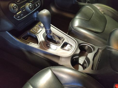 Used 2019 Jeep Cherokee Latitude Plus FWD image 26