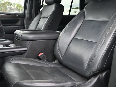 Used 2021 Chevrolet Tahoe LT w/ LT Signature Package image 18