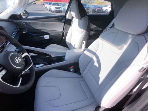 New 2025 Hyundai Elantra Limited image 12