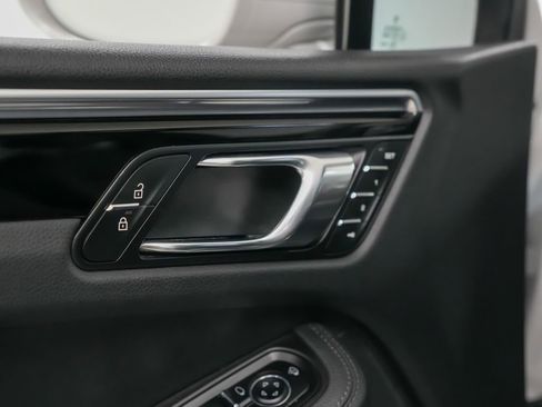 Certified 2023 Porsche Macan image 21