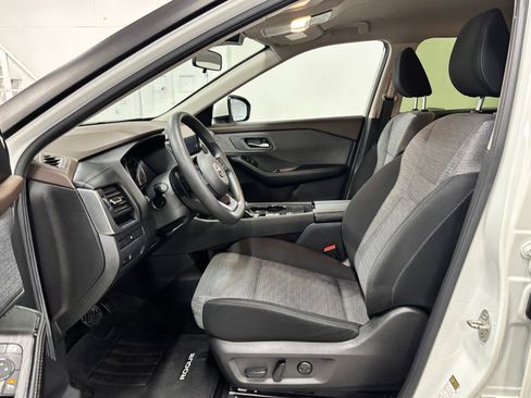 Used 2023 Nissan Rogue SV FWD image 16