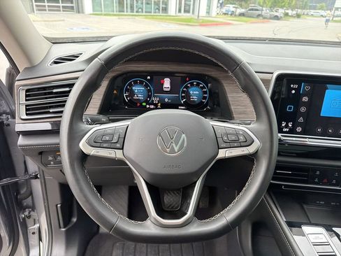 Used 2024 Volkswagen Atlas SEL AWD/4WD image 25