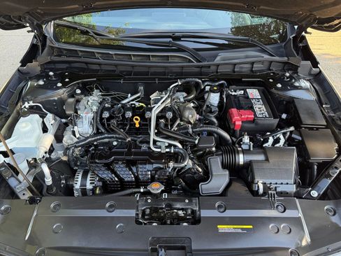 Used 2025 Nissan Altima 2.5 SV FWD image 32