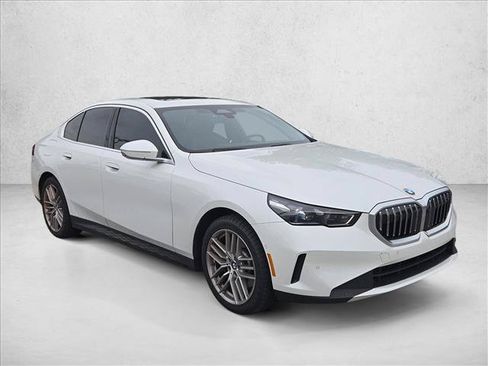 Used 2025 BMW 530i w/ Premium Package RWD image 3