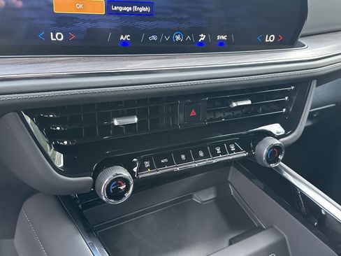 New 2025 Chevrolet Suburban LS image 24