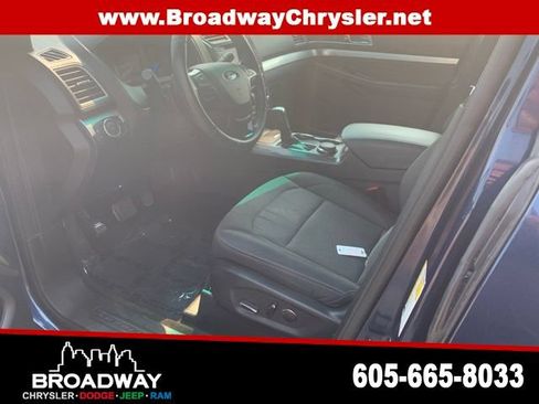 Used 2017 Ford Explorer XLT AWD/4WD image 7