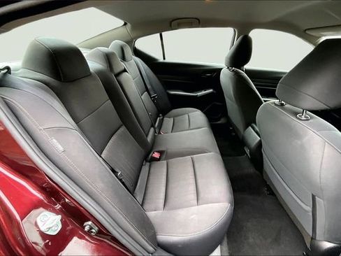 Used 2024 Nissan Altima 2.5 SV image 17