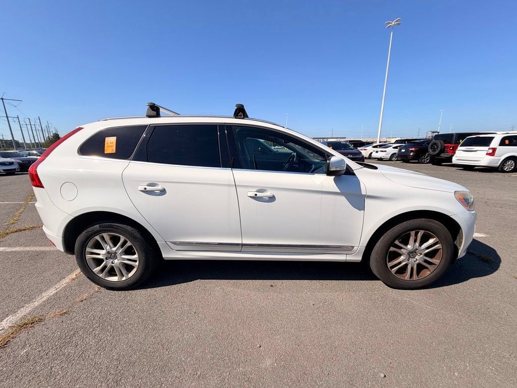 Used 2016 Volvo XC60 T5 Premier w/ Proximity Package AWD/4WD image 6