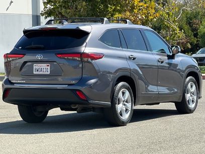Used 2021 Toyota Highlander LE